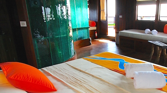 MASTER cabin suit aboard liveaboard MSY WAOW sailing for scuba diving in Indonesia