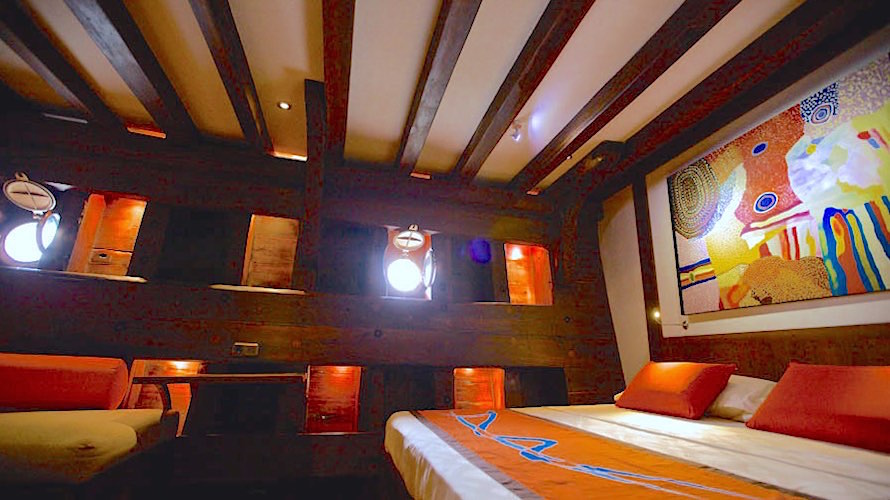 DELUXE cabin double aboard liveaboard MSY WAOW sailing for scuba diving in Indonesia