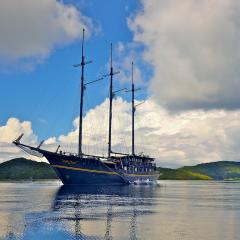 Segeln mit mit dem Pinisi Tauchschiff und Segelboot MSY WAOW in RajaAmpat, Penemu, Dampier Strait, Misool Lagunen 